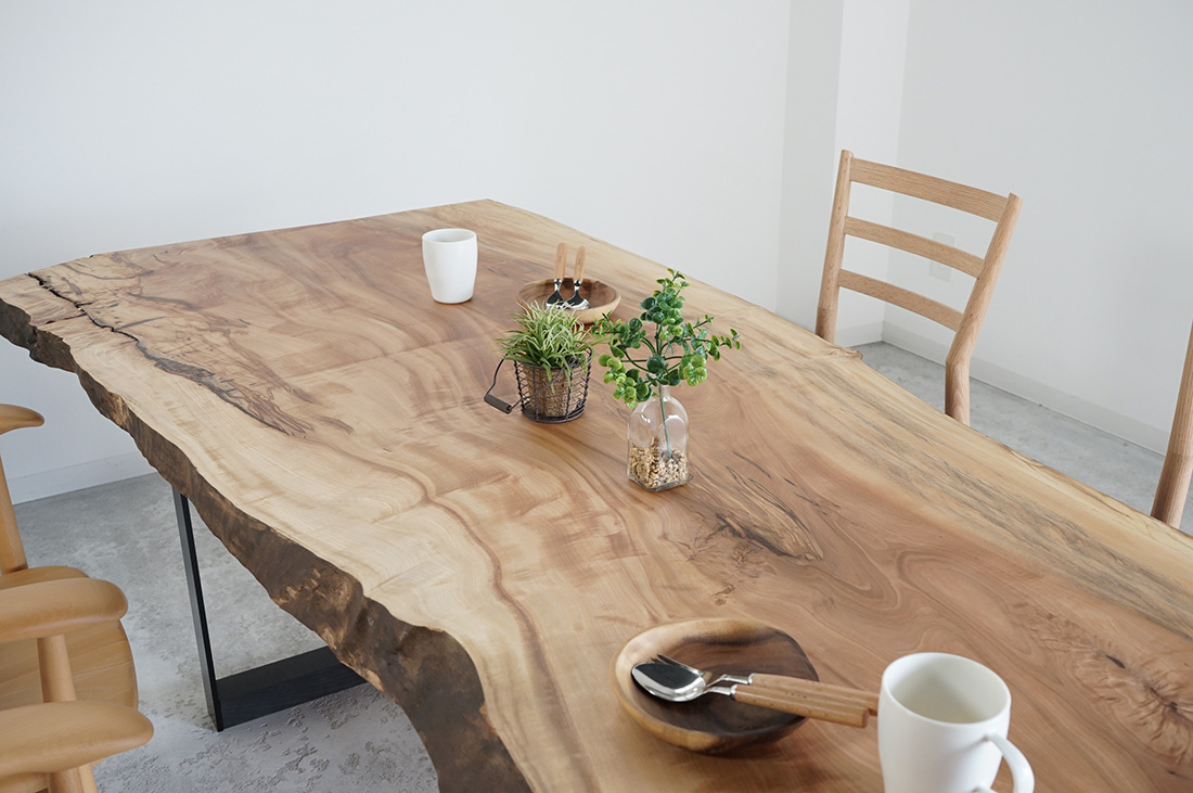 カリモク】一枚板の高級テーブル - ダイニングテーブル